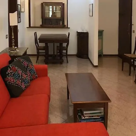 Interno 2 *